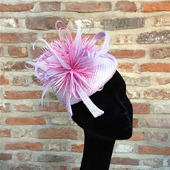 Tones of pink and lilac adorn this classis parasisal beret.
